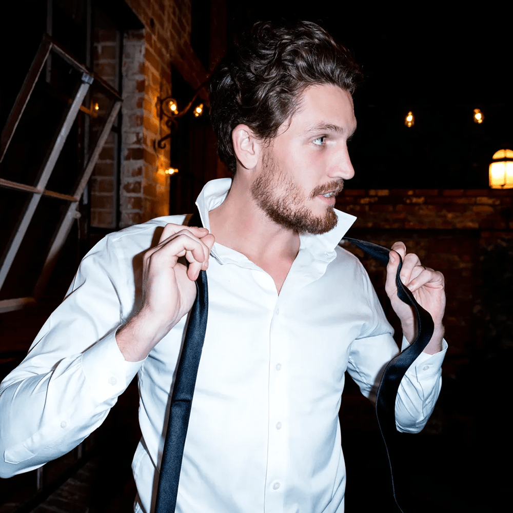 can you wear a bow tie with an oxford shirt