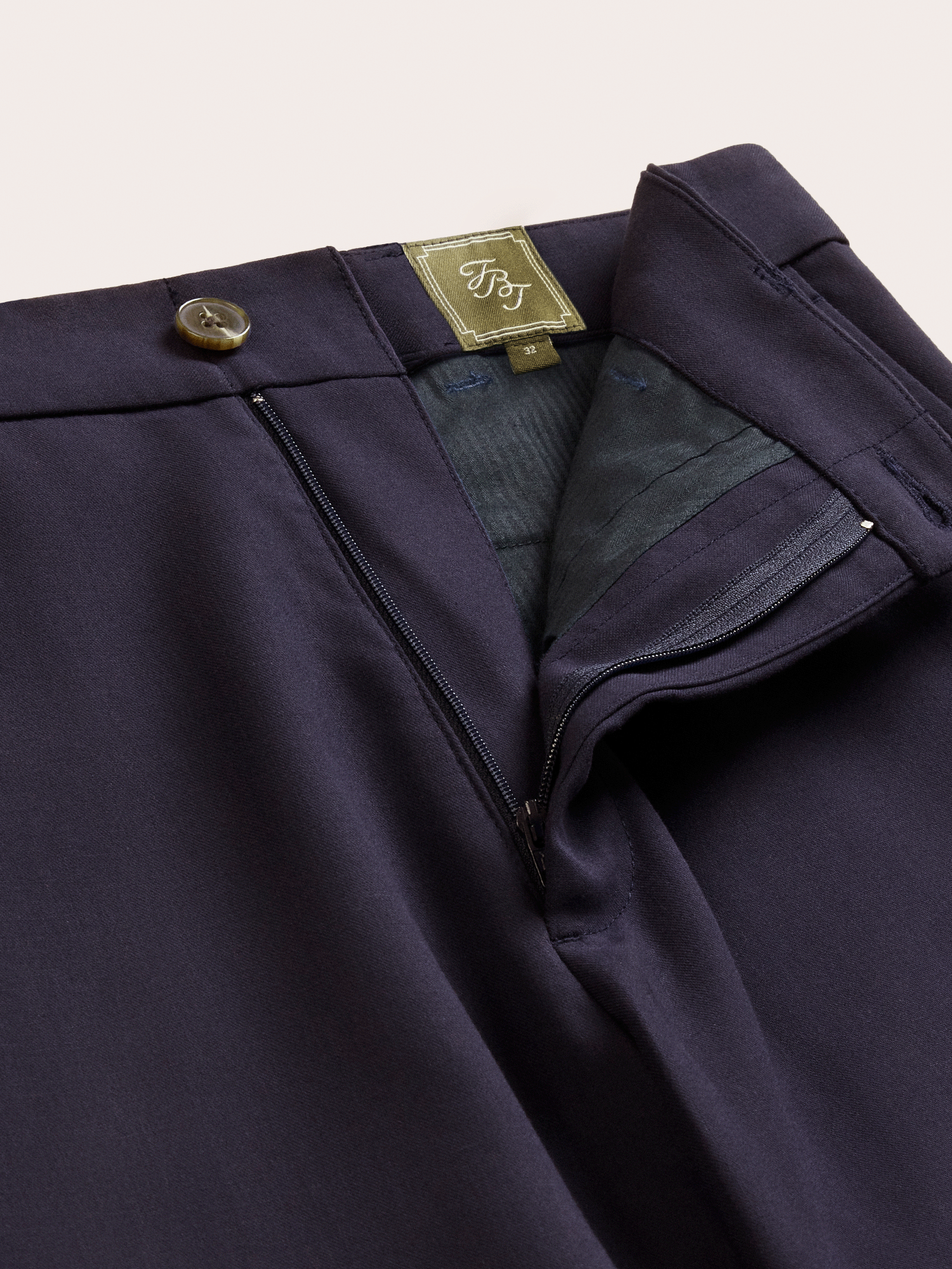 Traveler Pant in Admiral Navy - Regular