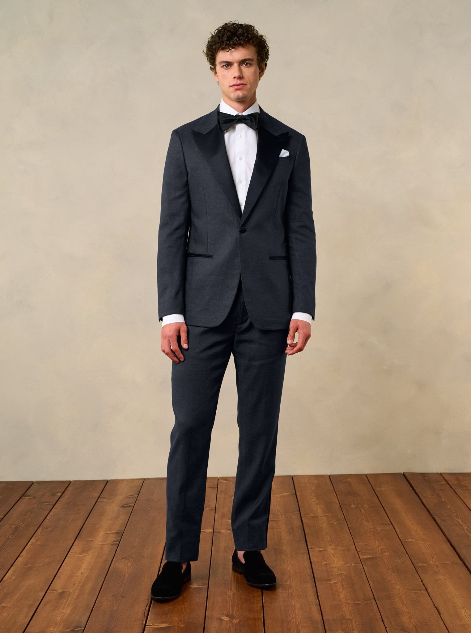 classic peak full dress tuxedo An off-white dinner jacket wide peak lapel tuxedo is typically worn for formal  evening occasions, especially when you want a slightly more stylish or  standout alternative to a classic black tuxedo. #WeddingStyle #